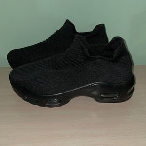 Brand new
DOUSSPRT Womens Slip on Sock Sneakers